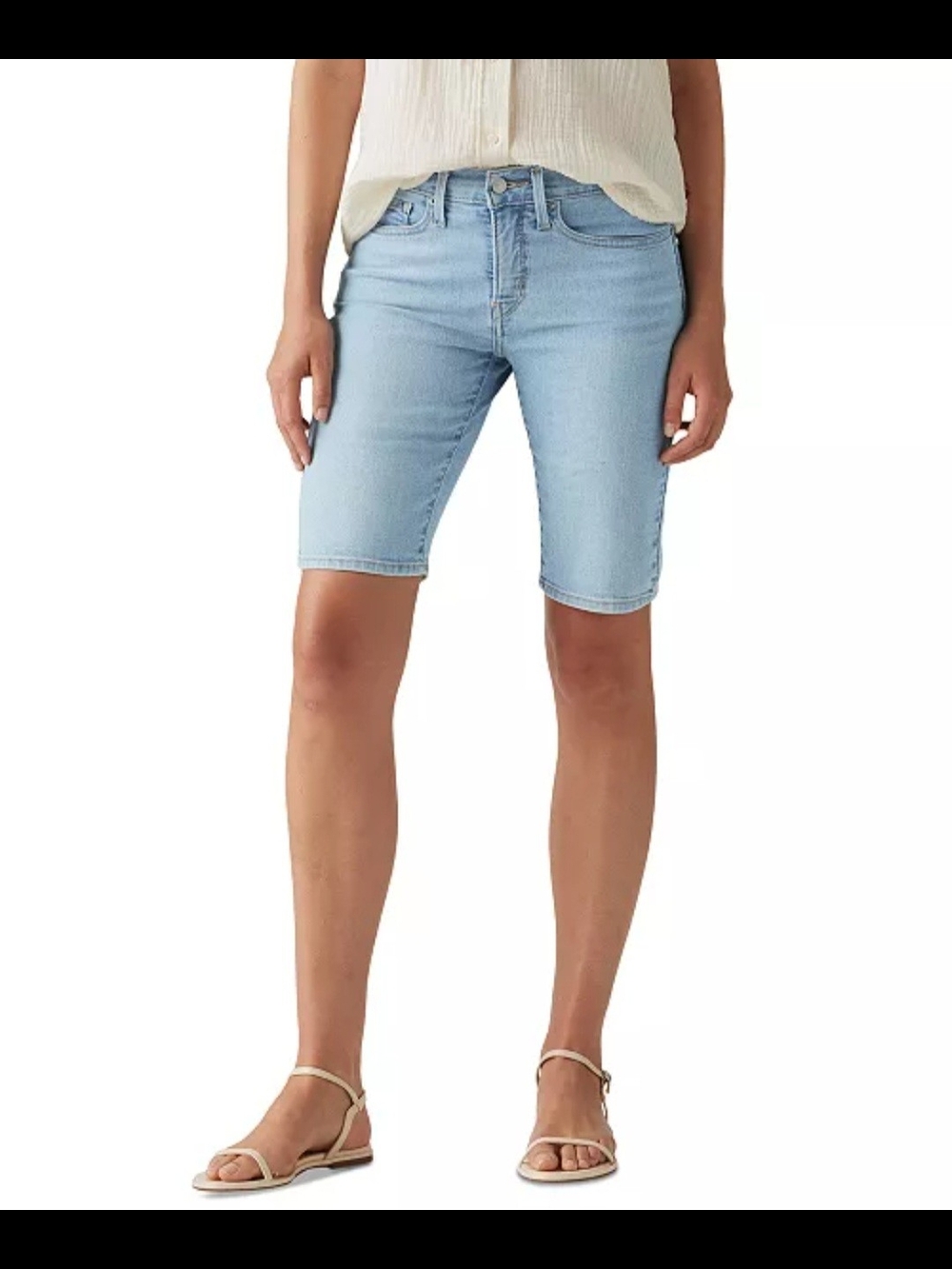 Womens Levi Light Wash Bermuda Shorts In Size 29